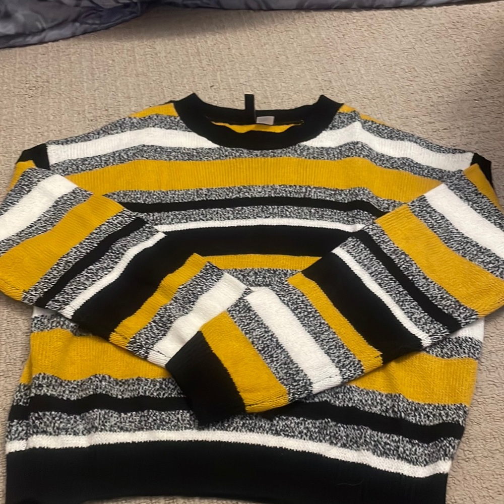 BEAUTIFUL gold, sliver, white and black sweater